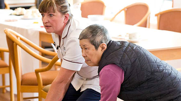 A patient plays an exergame at a learning workshop.