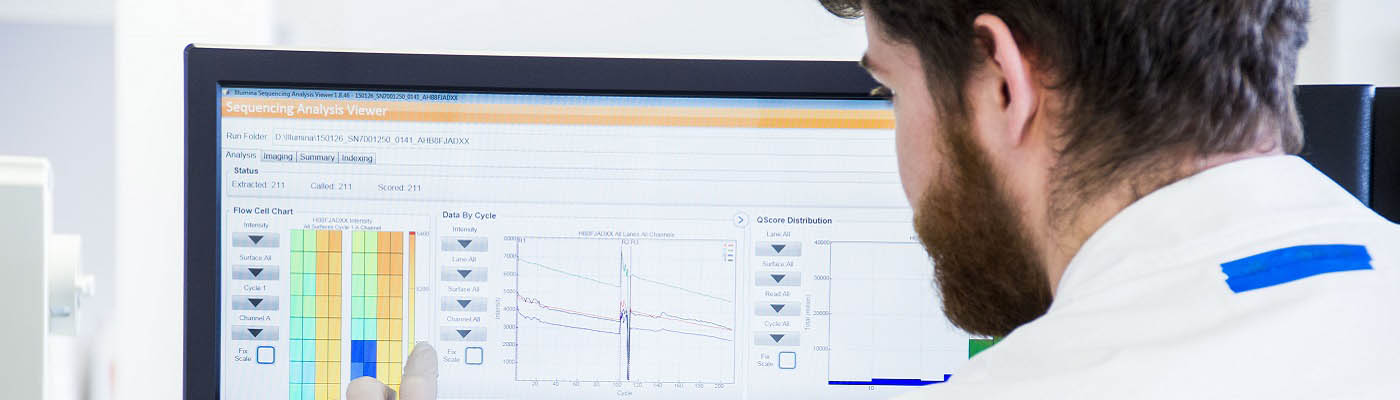 CPD student using sequencing software on a computer.